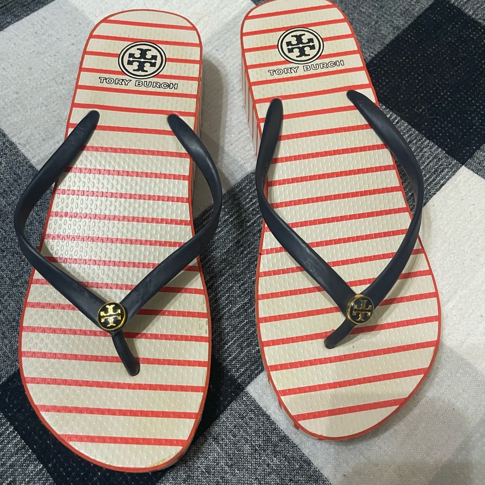 Tory Burch wedge flip flops🟠